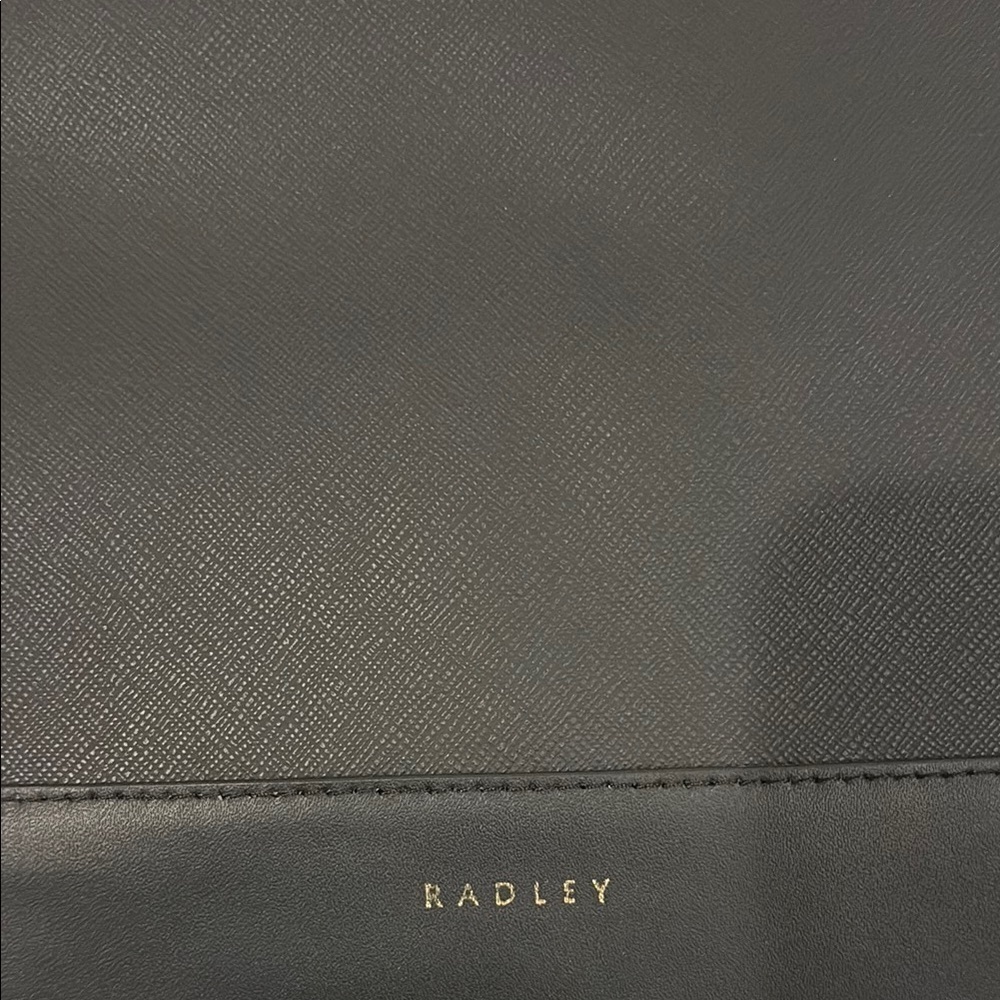 RADLEY LONDON Black Leather Shoulder Bag with Minimalist Design - Picture 6 of 11